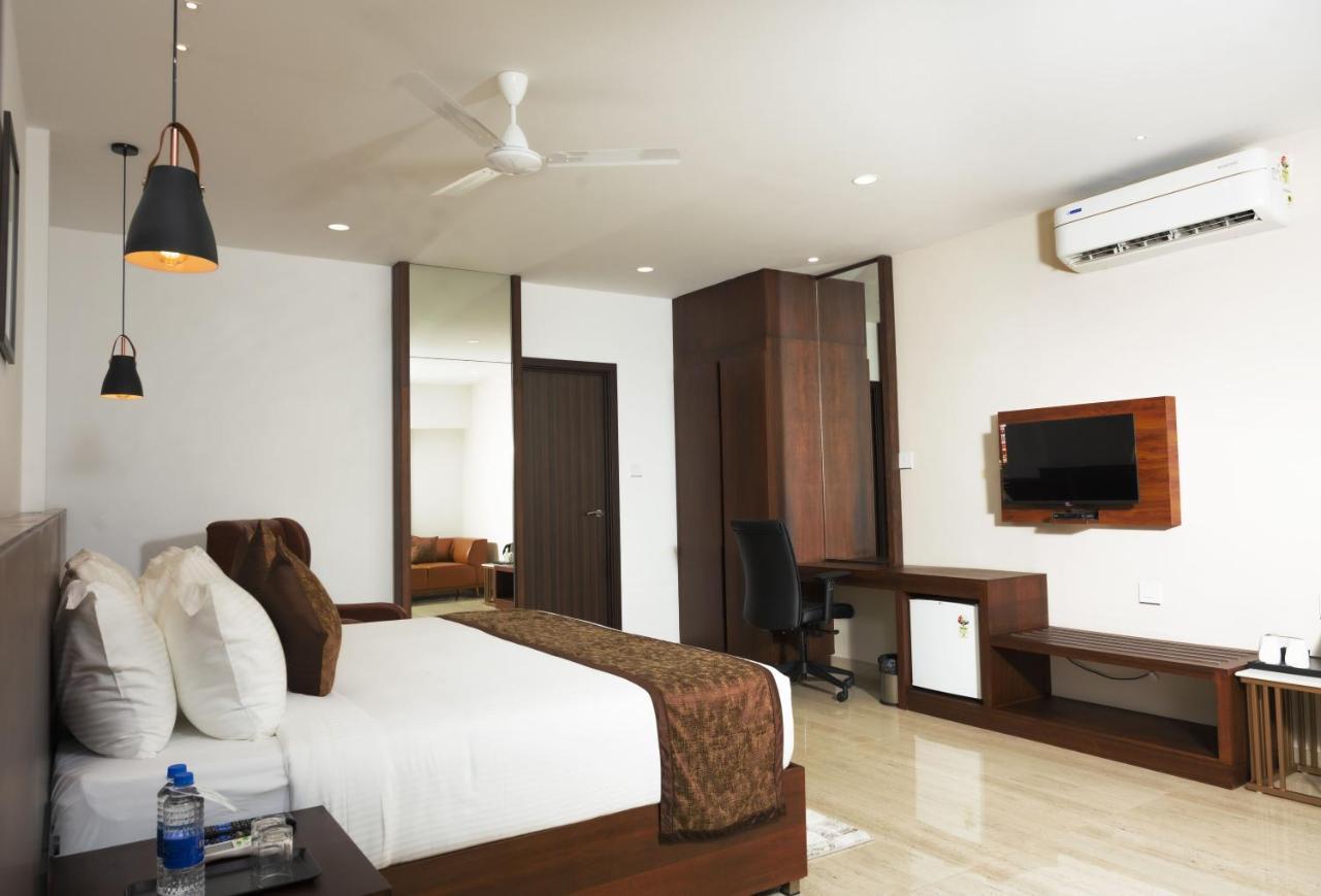 The Runway Hotel Коччи Экстерьер фото