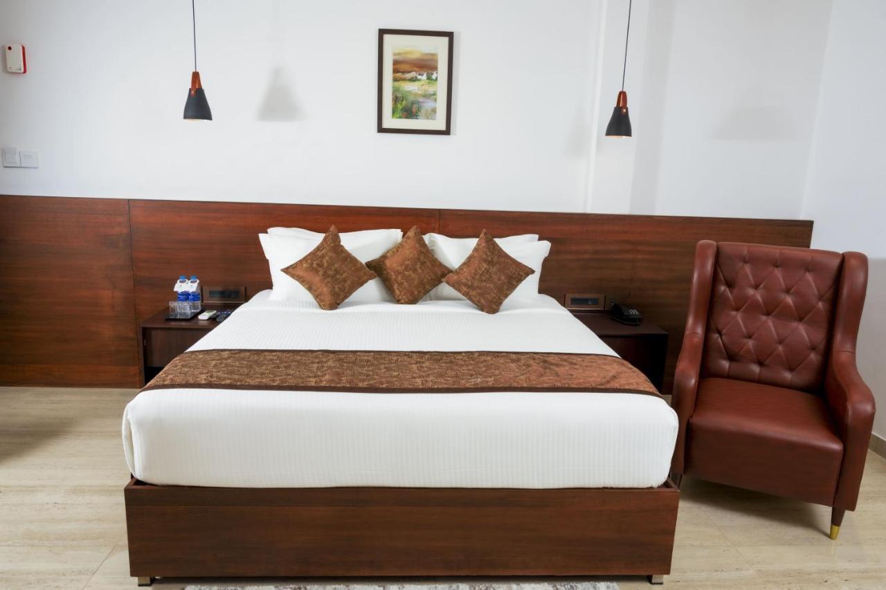 The Runway Hotel Коччи Экстерьер фото